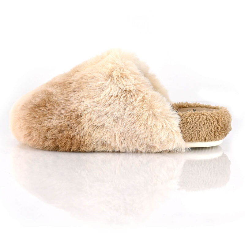 נעלי בית על עננים