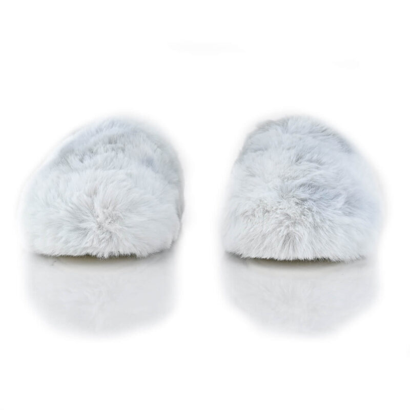 נעלי בית על עננים