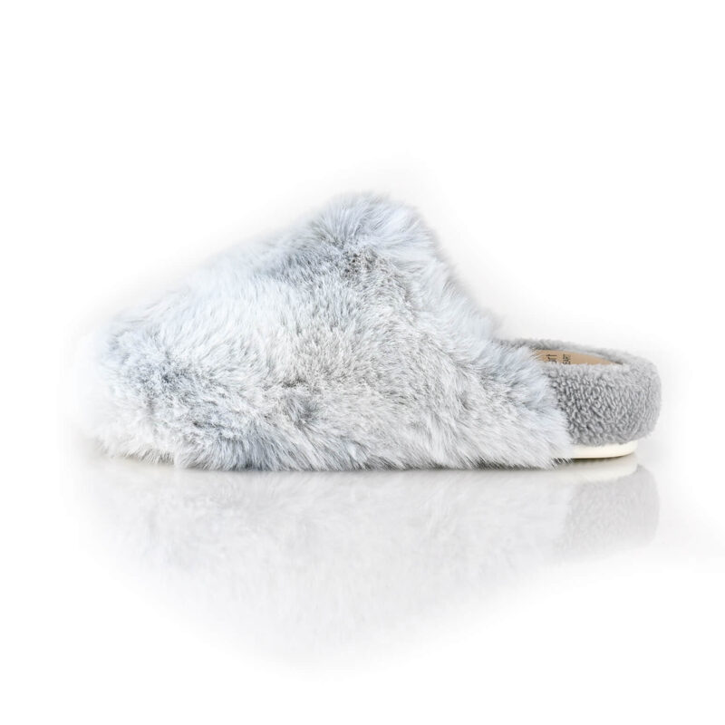 נעלי בית על עננים