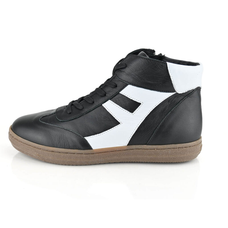 נעלי סניקרס SOPHIA בצבע שחור ולבן