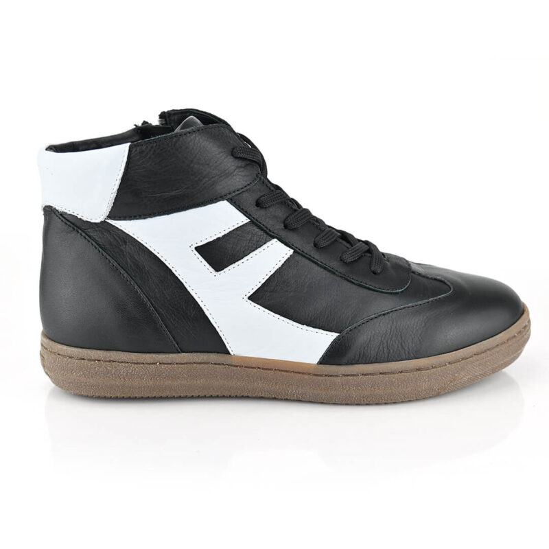 נעלי סניקרס SOPHIA בצבע שחור ולבן