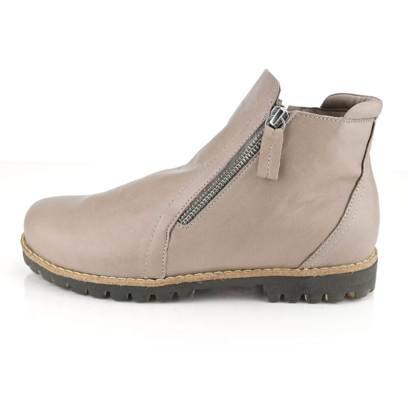 מגפוני NINA בצבע חום בהיר