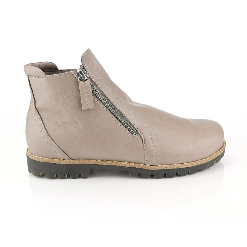 מגפוני NINA בצבע חום בהיר