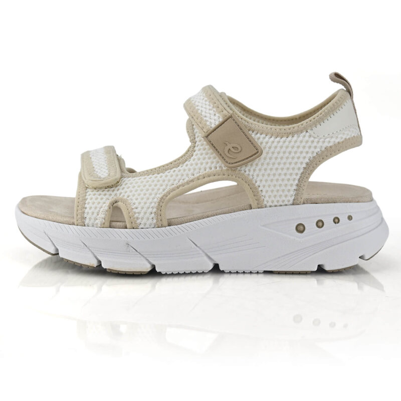 סנדלי MAISON2 בצבע טבעי