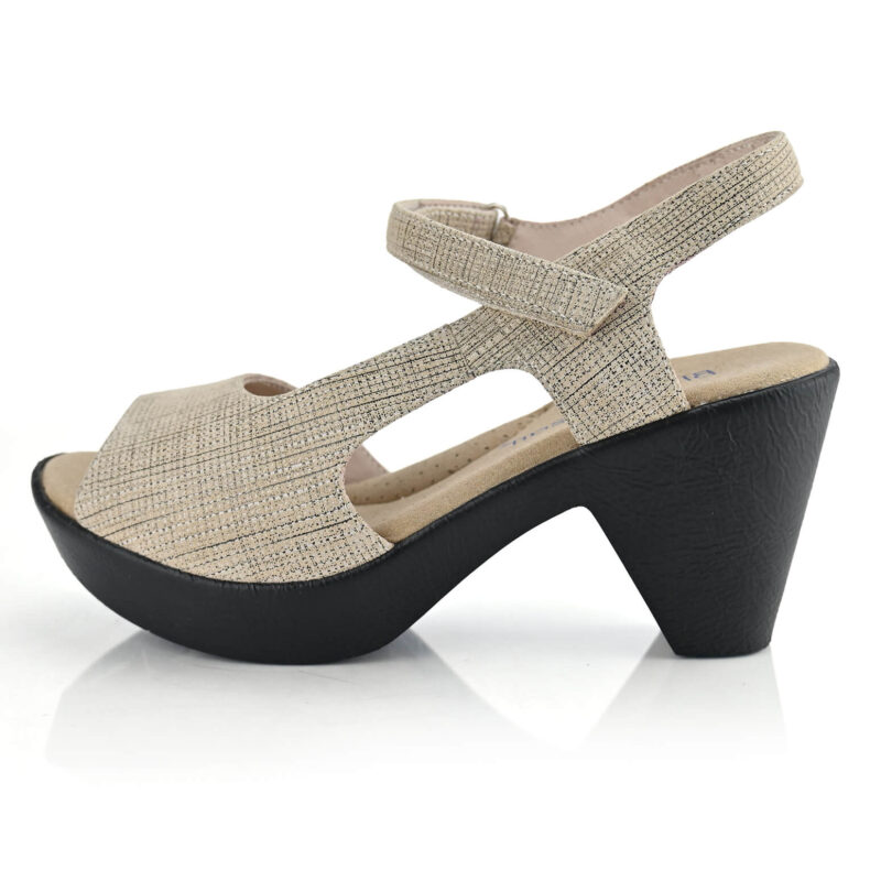 סנדלים California בצבע חול