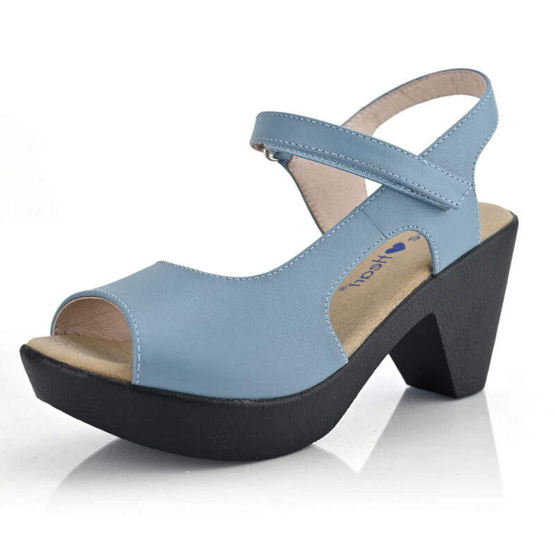 סנדלים California בצבע תכלת